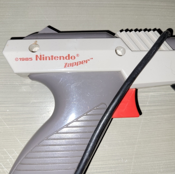 Vintage 1985 NINTENDO Zapper Light Gun - Picture 2 of 6
